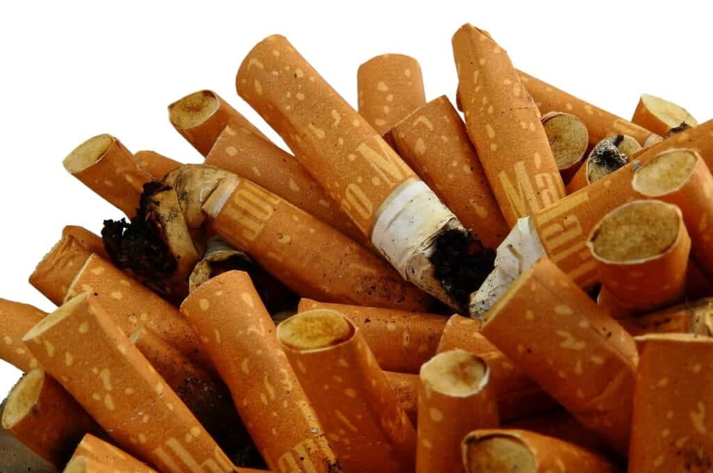 Un tas de cigarette représentant l'application de notre méthode à tous les fumeurs de tabac